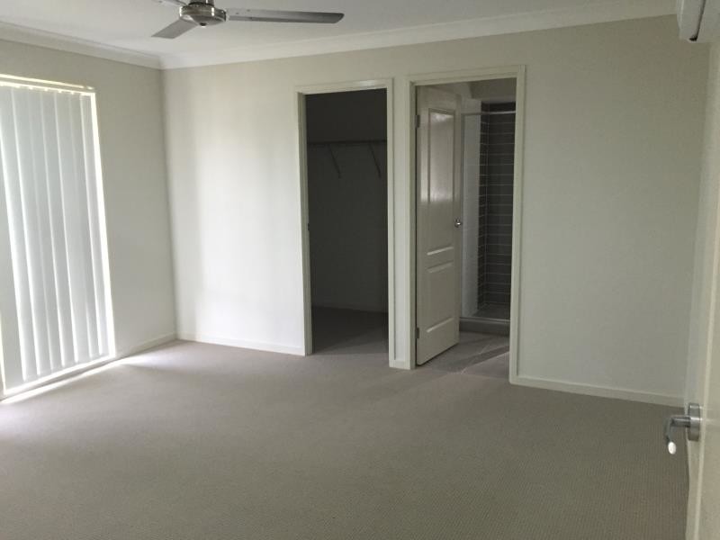 8 Hedgerose Way, Parkhurst QLD 4702